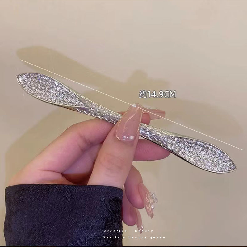 Horquilla de diamante de agua plateada