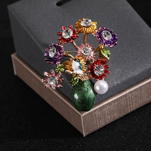Factory direct supply enamel vase flower arrangement brooch fashion temperament all-match pearl plant flower series clothing accessories