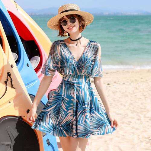 Women's plus size swimsuit conservatively covers the flesh and looks slimming mother middle-aged lady's conjoined fat mm plus size hot spring swimsuit with steel ring