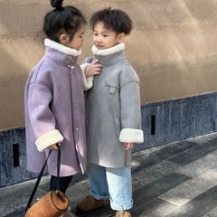 子供の毛皮の一体コートの男の子の綿の服と子供の毛皮のコートの中の長いタイプの赤ちゃんの秋冬の子供服
