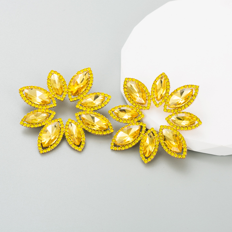 Alloy, Rhinestone, Glass Material Fashion Flower Alloy Rhinestone Glass Women's Ear Studs 1 Pair