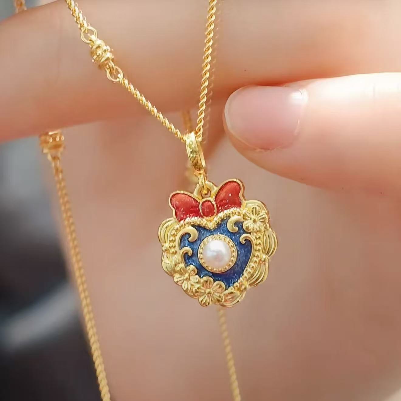 Sophisticated cute necklace with bow pearl