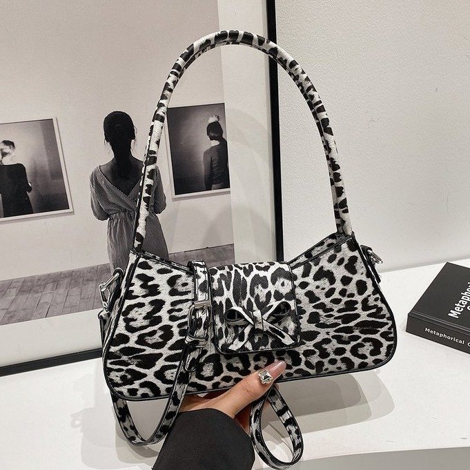 Nuestros bolsos de mujer son tu mano derecha en el camino de la moda