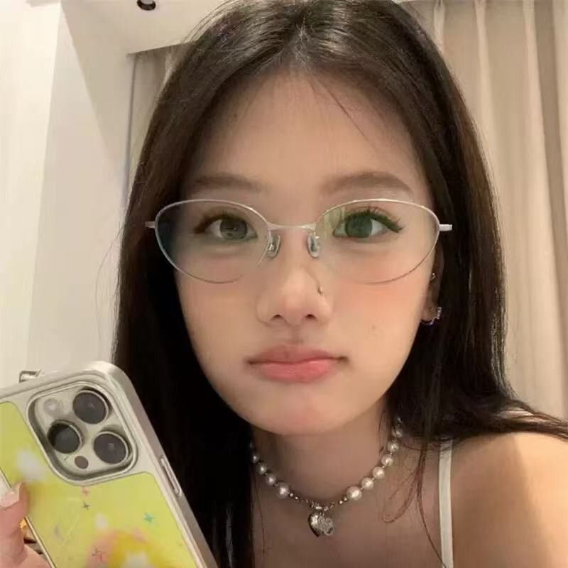 Natural Look Flat Lens Cat-Eye Prescription Glasses, Korean Style, Cool Thin Frame, Pure and Desirable, Flattering for Women's Faces, Square and Round, with Silver Wire, Smart and Stylish Natural Look Flat Lens Cat-Eye Prescription Glasses, Korean Style, Cool Thin Frame, Pure and Desirable, Flattering for Women's Faces, Square and Round, with Silver Wire, Smart and Stylish