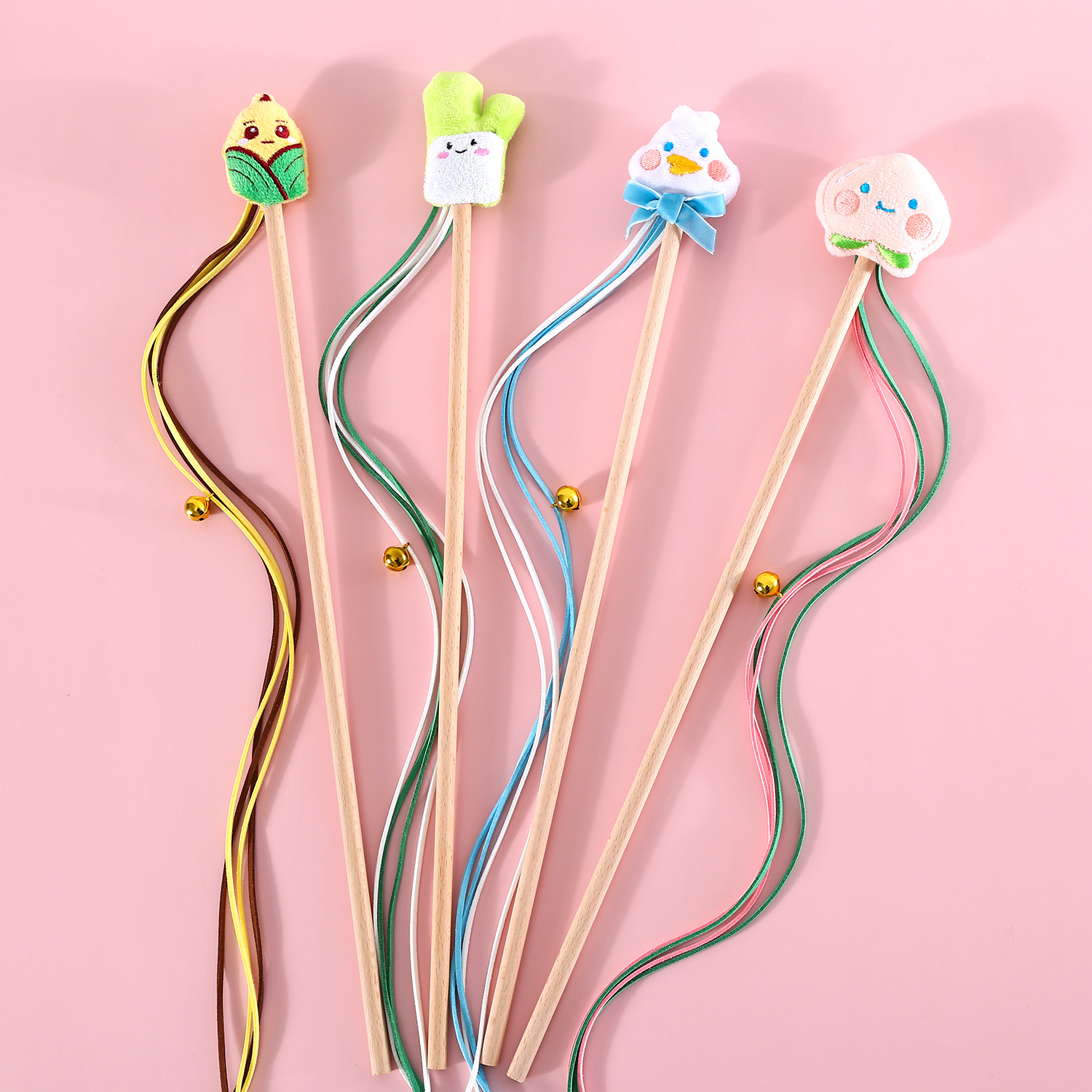 Dibujos animados borla divertido gato palo de peluche cebolla maíz fruta caramelo color campana sonido interactivo gato alivio juguete