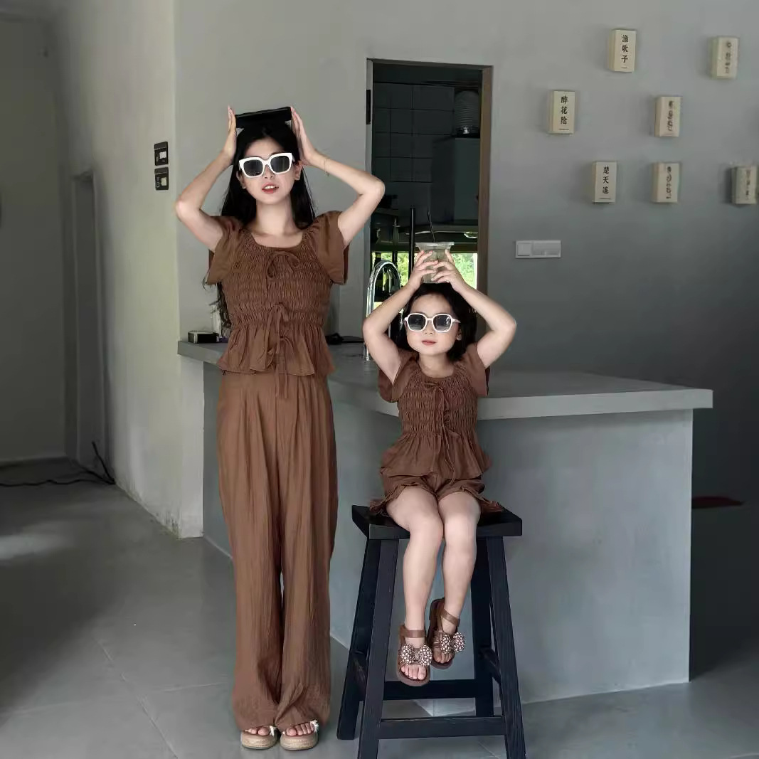 2024 Summer New Korean Style Girls' Matching Set with Coffee-Colored Flutter Sleeves, Slimming and Flattering, Tie-Waist Matching