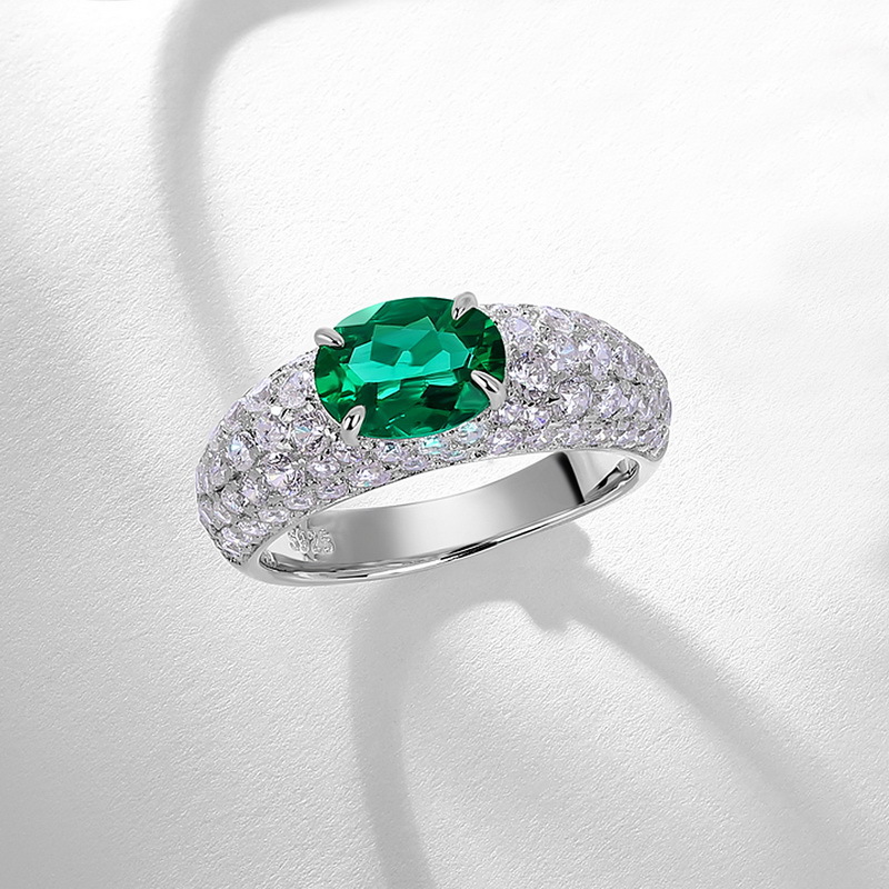 La moda europea y americana transfronteriza cultiva el anillo de esmeraldas femenino S925 con incrustaciones de plata para cultivar el tesoro de color anillo de diamantes completo personalizado de lujo ligero