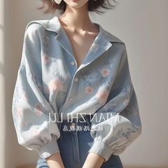 春の新型婦人服の独特な美しいフランス式の泡の袖の上着の独特なきれいな気質の薄い青い花のシャツ