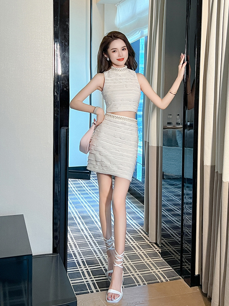 Bộ thời trang nữ phong cách Chanel áo ngắn đính đá chân váy hai mảnh — Màu trắng