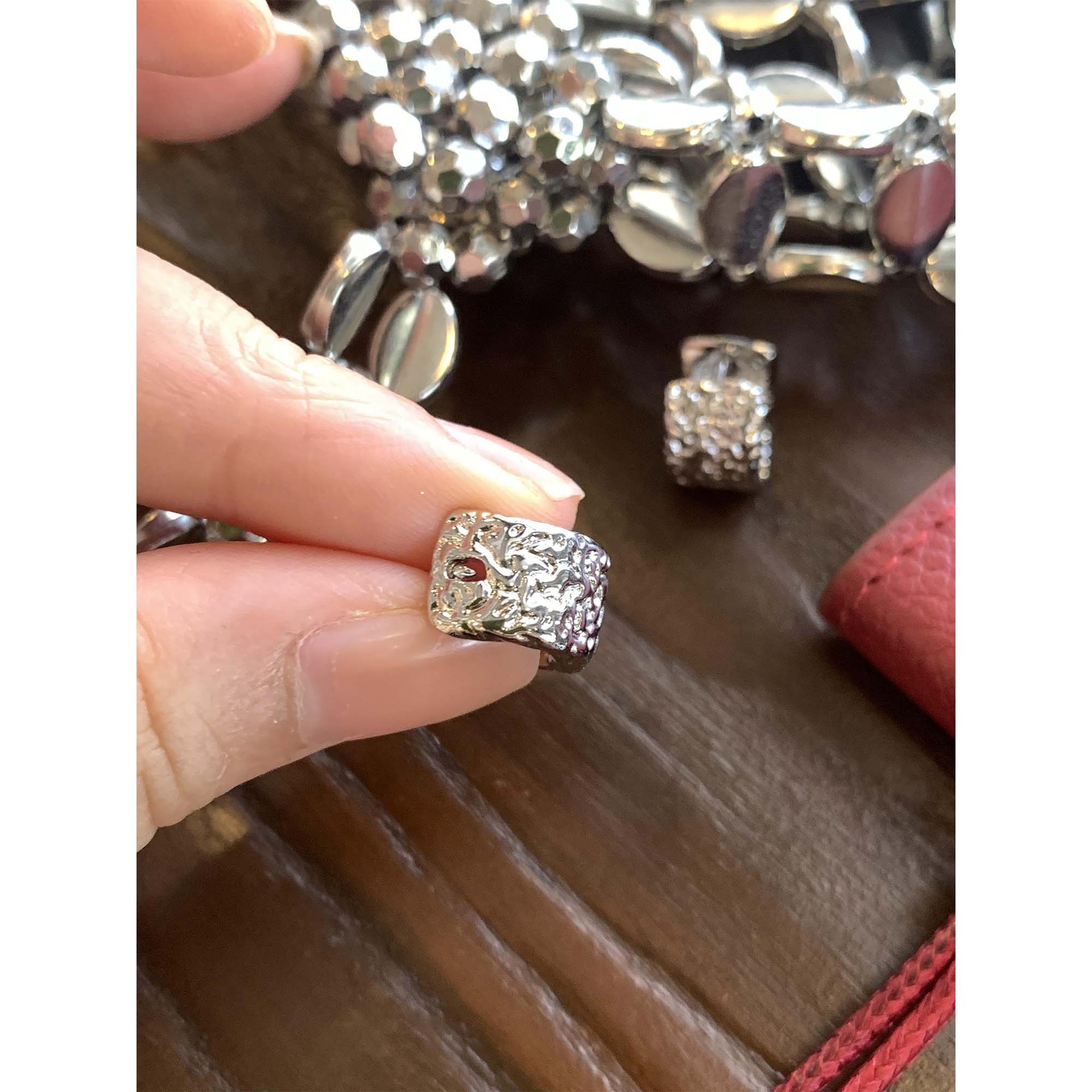 301精致感手工捶打纹路立体小巧圆圈耳扣银色>好搭配秋冬C6-7