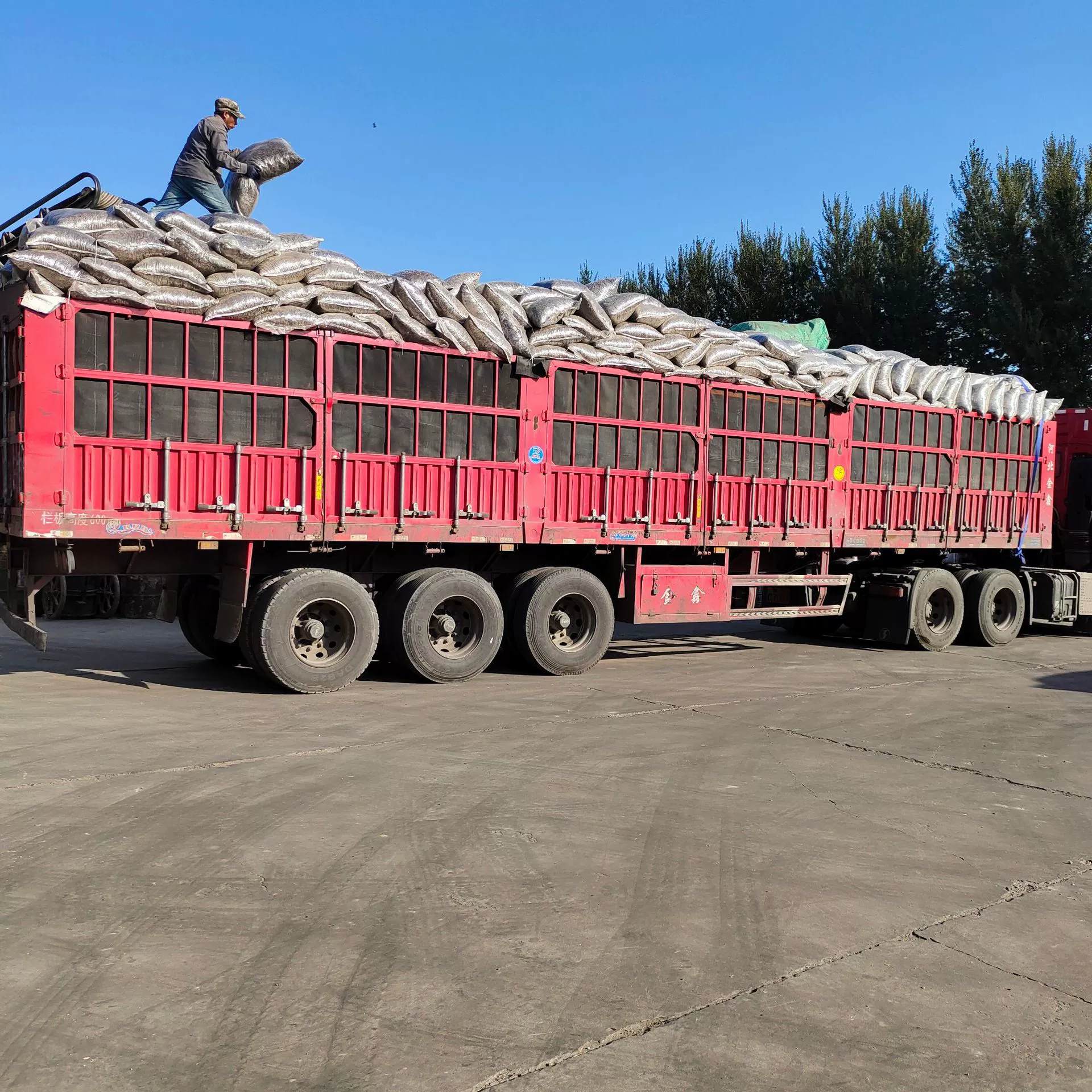 Оптовая продажа ферментированного компоста из арахисовой шелухи для выращивания фруктов и овощей, а также в качестве наживки для рыбалки.