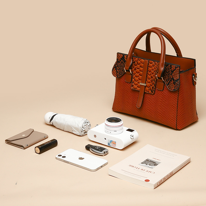 Bolso de mujer 2024 transfronterizo nuevo gran capacidad de moda de mujer portátil europeo y americano retro gran capacidad bolso de hombro al por mayor