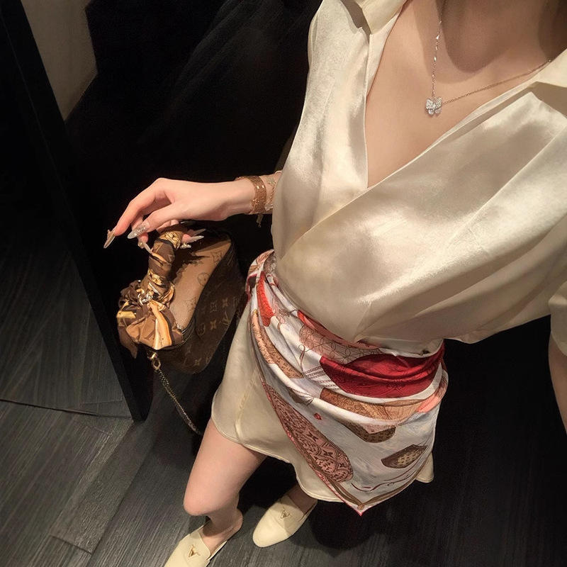 Rose feel ~ texture acetate shirt skirt skirt small V collar white dress