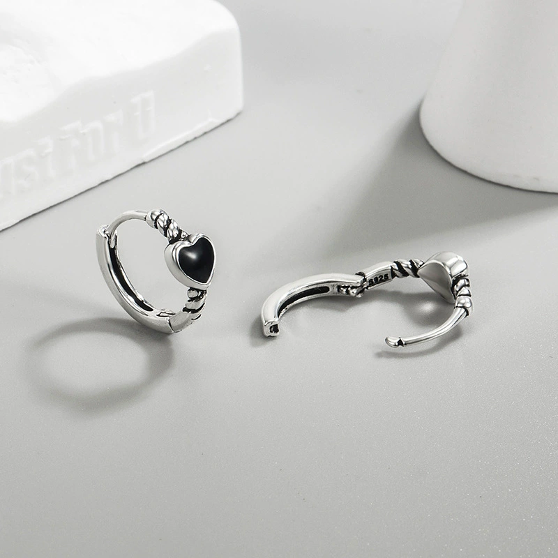 Small design retro earrings, trend of season