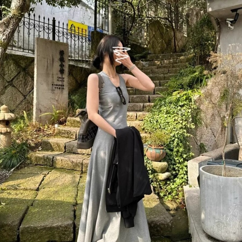 Long Dress with a High-End Elegant Vibe, Camisole Style, 2026 New Sleeveless Summer Model, Slim Fit, Waist-Cinching, Slimming Dress Long Dress with a High-End Elegant Vibe, Camisole Style, 2026 New Sleeveless Summer Model, Slim Fit, Waist-Cinching, Slimming Dress