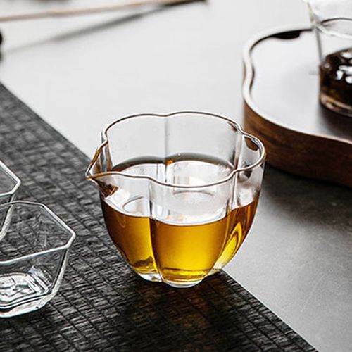 Japanese-style fair cup heat-resistant glass transparent petal-shaped uniform cup tea sea tea divider set for Gongfu tea ceremony tea accessories