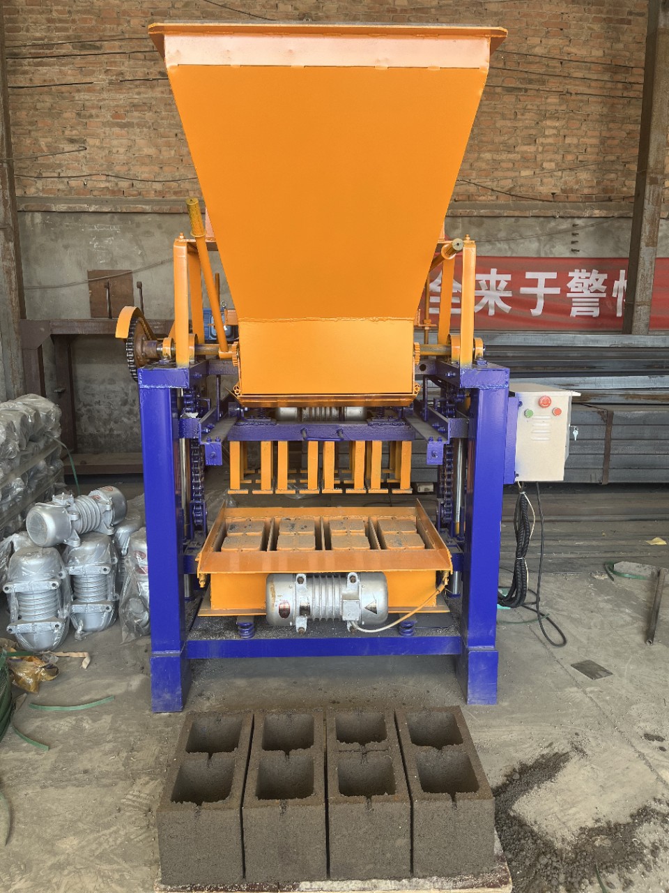 小型砖机 多空防弹砖 空心砌块成型机小型移动液压混凝土压砖机