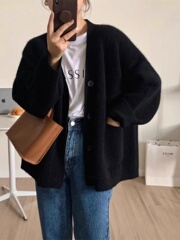 高级感软糯黑色v领针织开衫女秋季宽松慵懒毛衣外套上衣外搭
