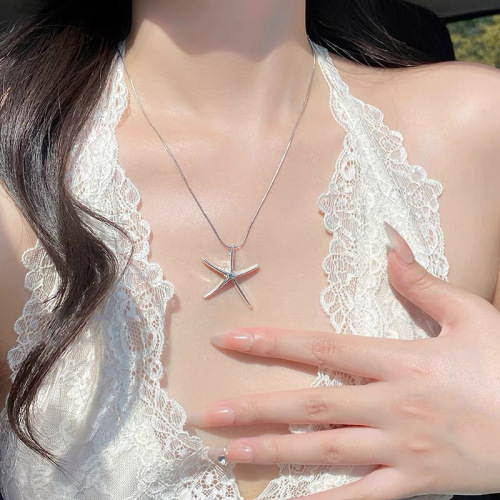 Minimalist Starfish Necklace for Women, Korean Style, Ins-Inspired, Unique Design, Personalized Clavicle Chain, Fashionable and Versatile, Vacation Style Accessory