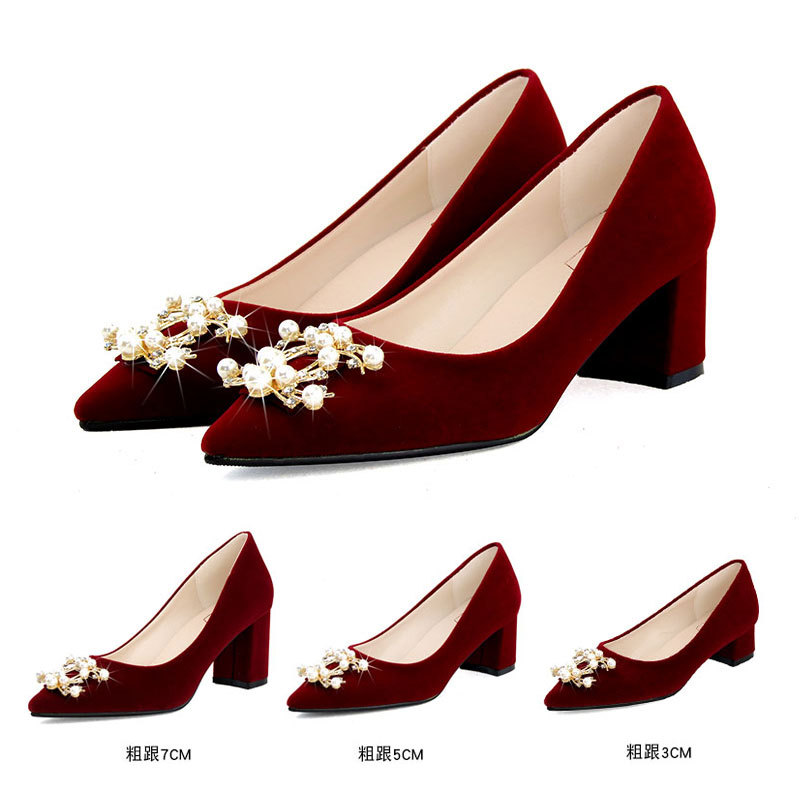 酒红色绒面婚鞋女粗跟高跟新娘鞋中跟珍珠方扣敬酒鞋婚纱影楼秀禾