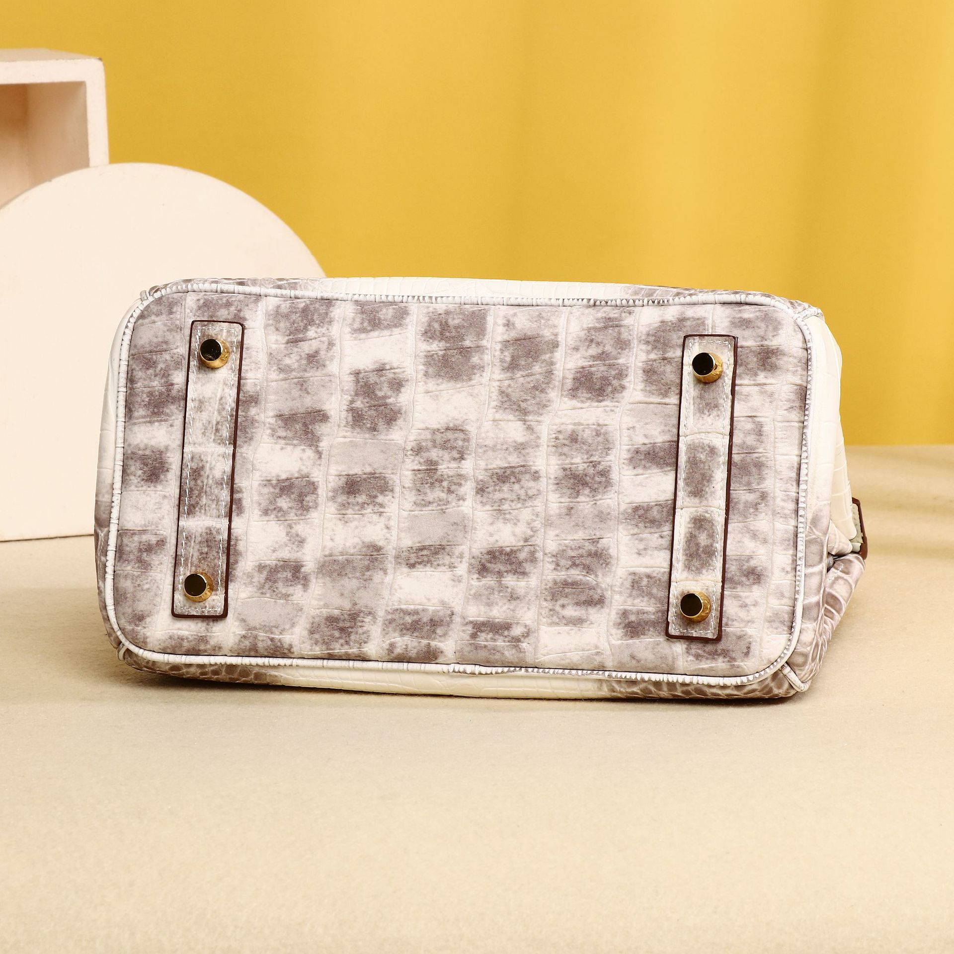 Túi xách tay nữ da PU cao cấp họa tiết vảy cá sấu phong cách Hermes Birkin 25 cm — Trắng Himalaya chi tiết 1