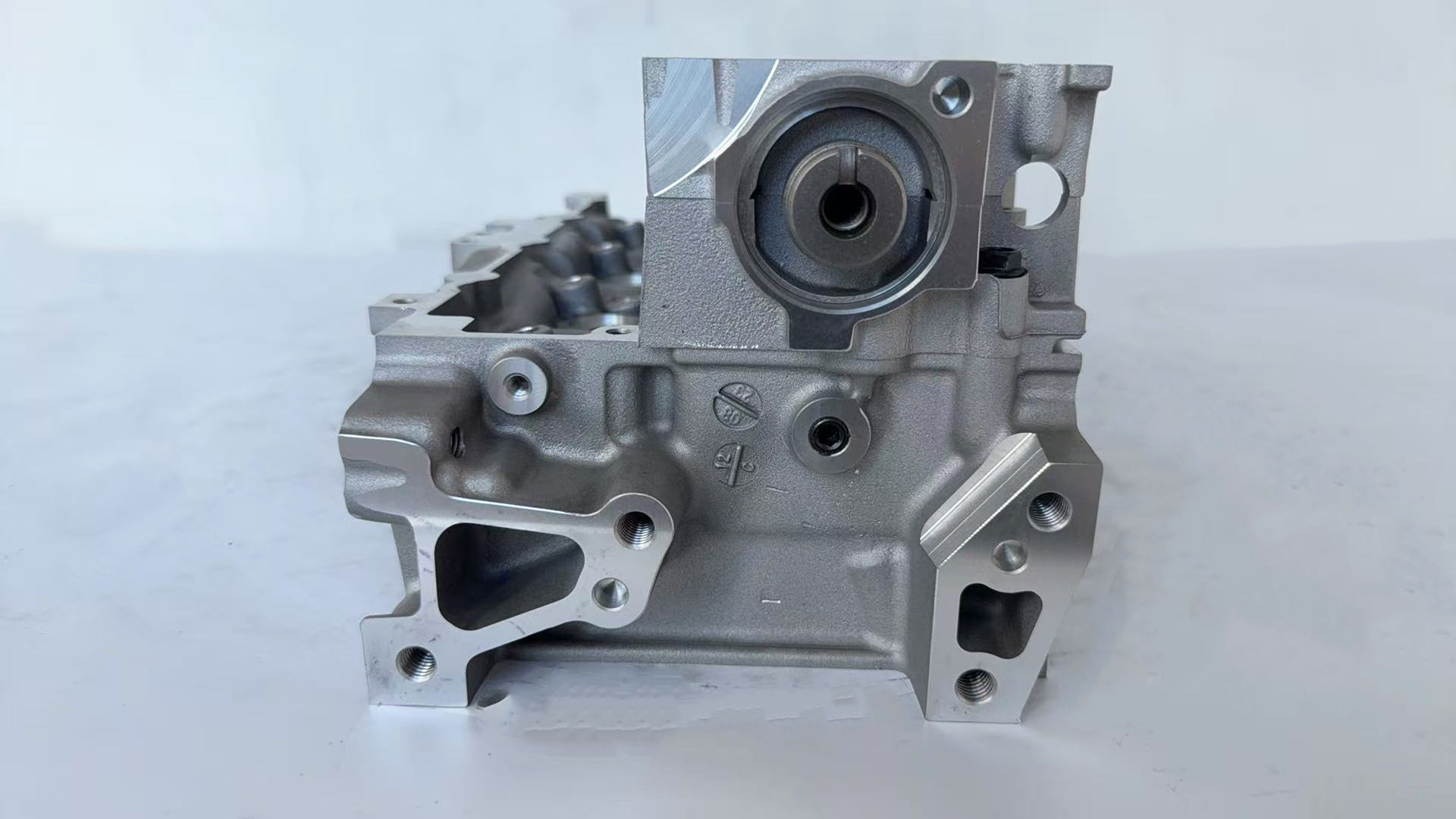 Compatible with PEUGEOT/CITROEN cylinder head DV6C/DV4C/9H06 engine aluminum cylinder head accessories