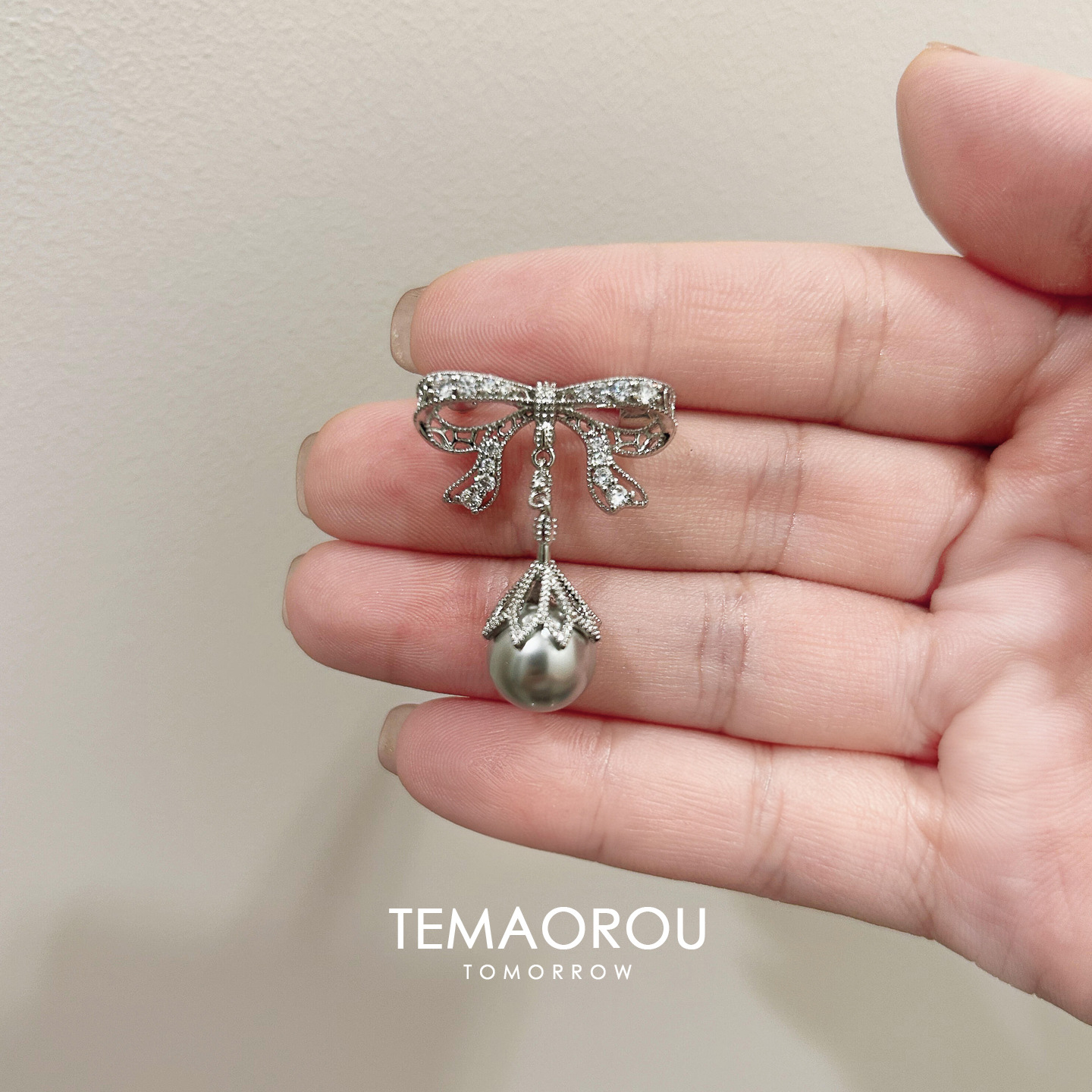 The Owner Keeps a Small Brooch for Himself! Temperament Romantic Gray Pearl Pendant Pin Brooch High-End Accessible Luxury Corsage Badge