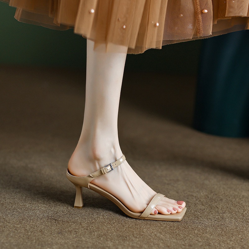 Summer fashionable mules made of patent leather