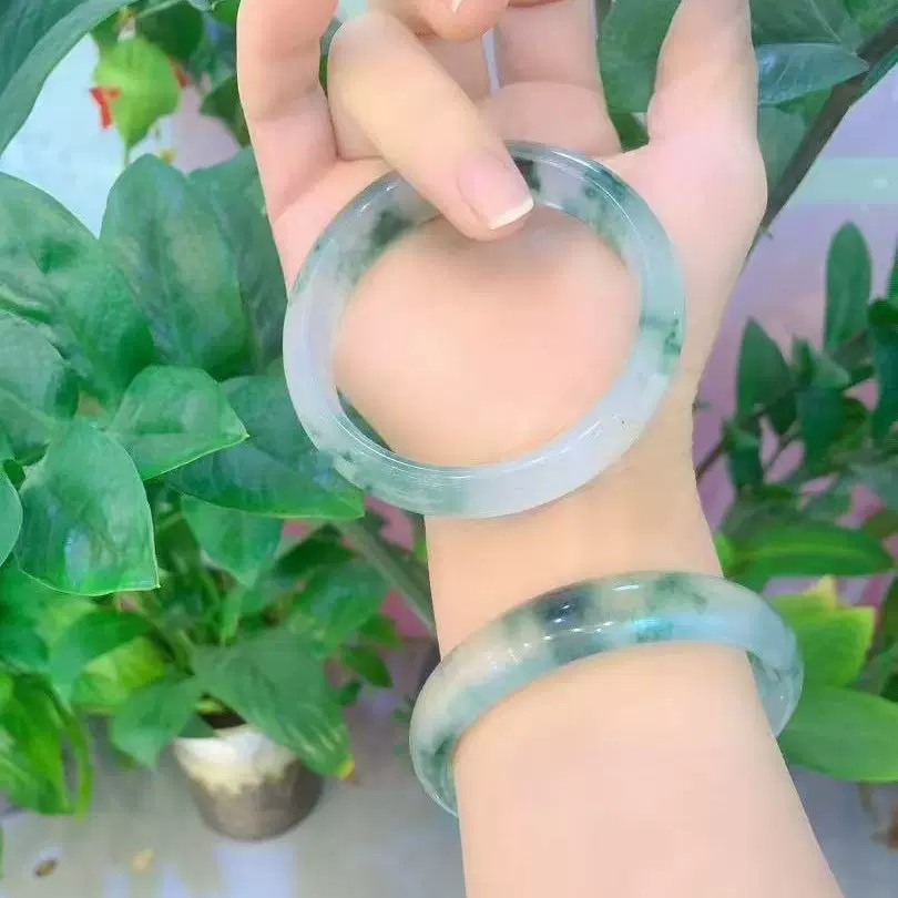 厂家现货批发轻奢小众复古高冰石英岩深绿飘花圆宽版水沫玉手镯