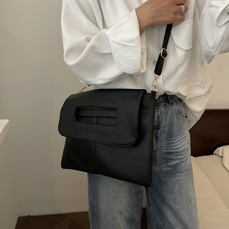 Francia alta capacidad de viaje bolsa de mochila para mujeres primavera y verano 2024 nuevo bolso de cadena bolso de moda brazo