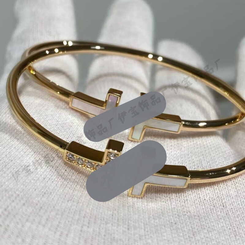 T-shaped bracelet, classic double-T design, high-quality 18K gold-plated, lightweight luxury style, elegant white mother-of-pearl and semi-precious stone letter bracelet T-shaped bracelet, classic double-T design, high-quality 18K gold-plated, lightweight luxury style, elegant white mother-of-pearl and semi-precious stone letter bracelet