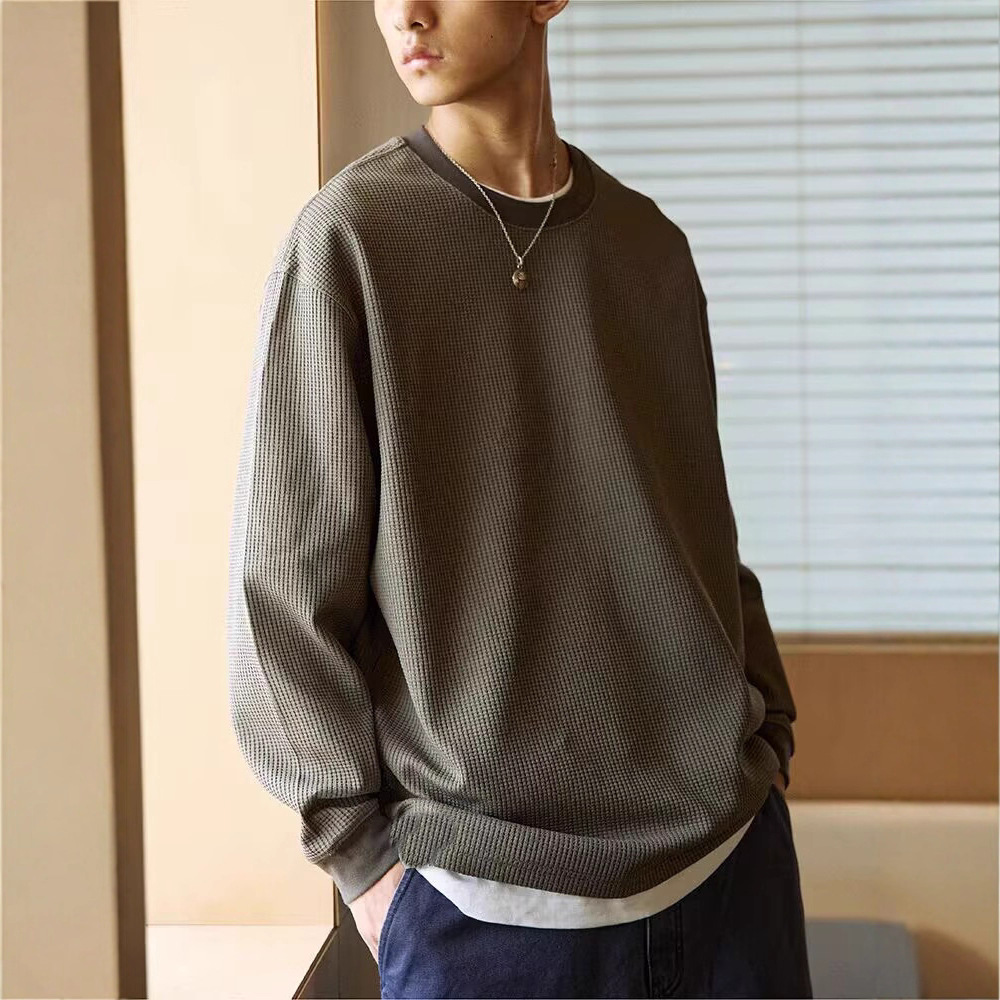 Herrenbekleidung Waffelstrick-Langarmshirt mit geschlitztem Saum und lockerer Passform – Lässiges Oberteil mit Rundhalsausschnitt und strukturierten, taillierten Bündchen_voghion.com