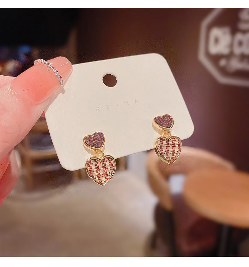 Korean Simple Lattice Heart-shaped Autumn And Winter Alloy Earrings Wholesale display picture 9