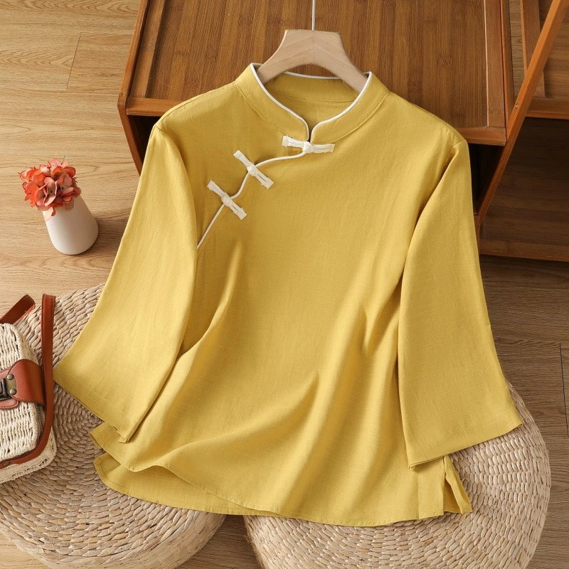 Реальный снимок летних женских топов из хлопка и льна 2025 года в ретро стиле с контрастными цветными пуговицами и художественными рубашками больших размеров.