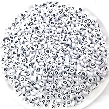 100颗亚克力字母间隔珠扁圆白底黑色字母珠diy手链串珠子散珠批发
