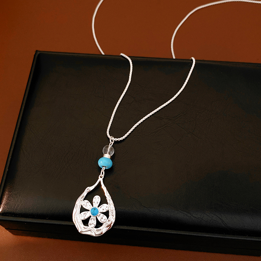 Collar hueco de piedra geométrica ligero de lujo nicho collar de clavícula de alto nivel sensación de temperamento retro conjunto de joyería mayorista