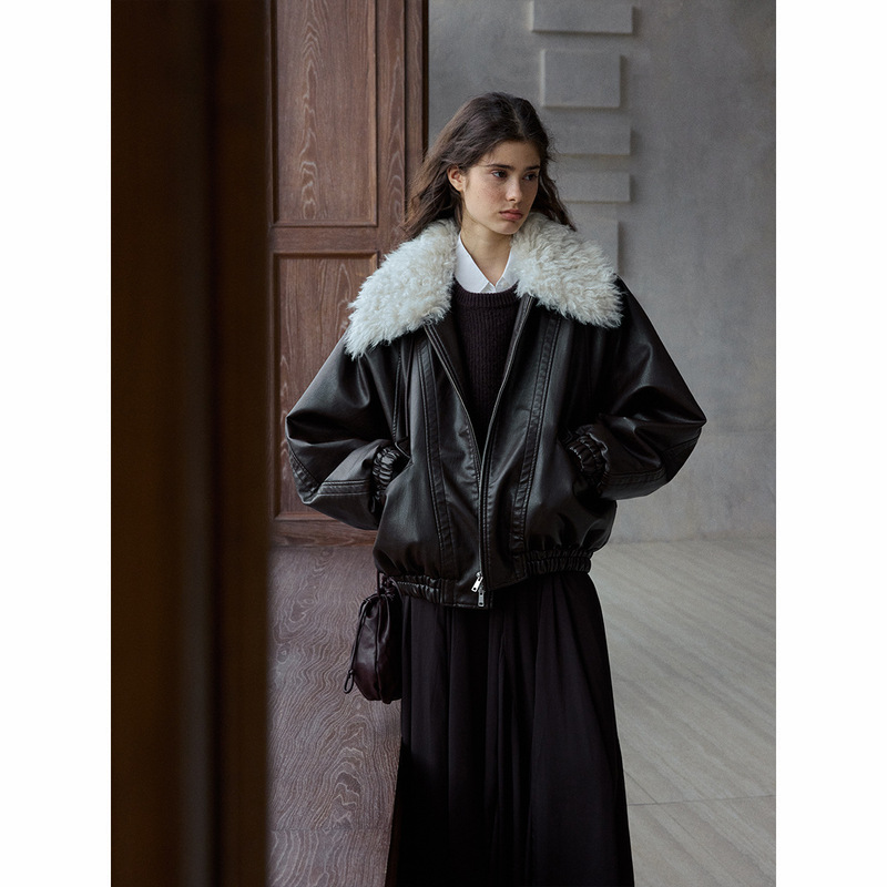 【Shiji】Detachable Fur Collar Warm Quilted Leather Jacket, Simple and Stylish Commuter Coat for Women M9901