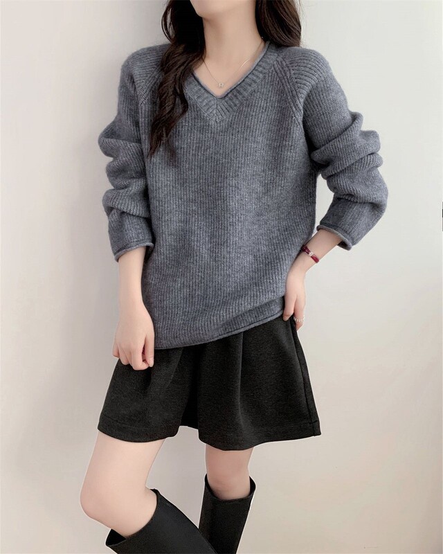 新款气质卷边V领套头毛衣女秋冬新款简约百搭宽松软糯针织衫上衣|undefined