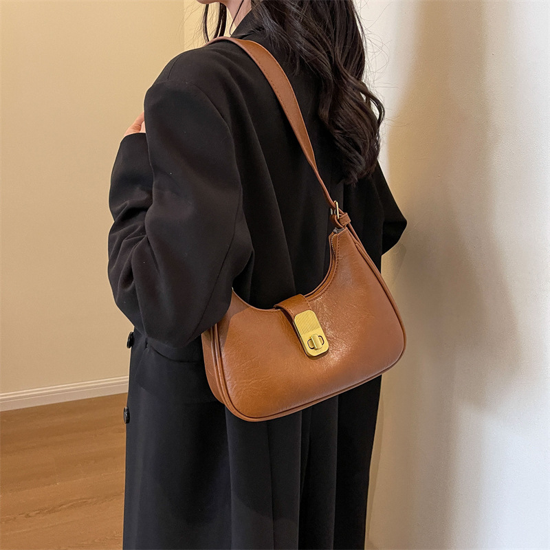 Avanzado sentido de la bolsa plegable mujer 2023 nuevo Otoño e Invierno moda axila bolsa nicho retro conmutación Joker bolsa
