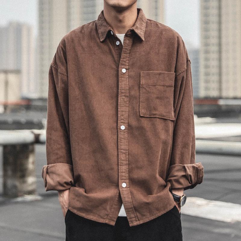 秋冬の新型の日本のコーデュロイのシャツの男性のファッションのかっこいい学生の男性のコートのゆったりしている長袖のシャツの韓国版|undefined
