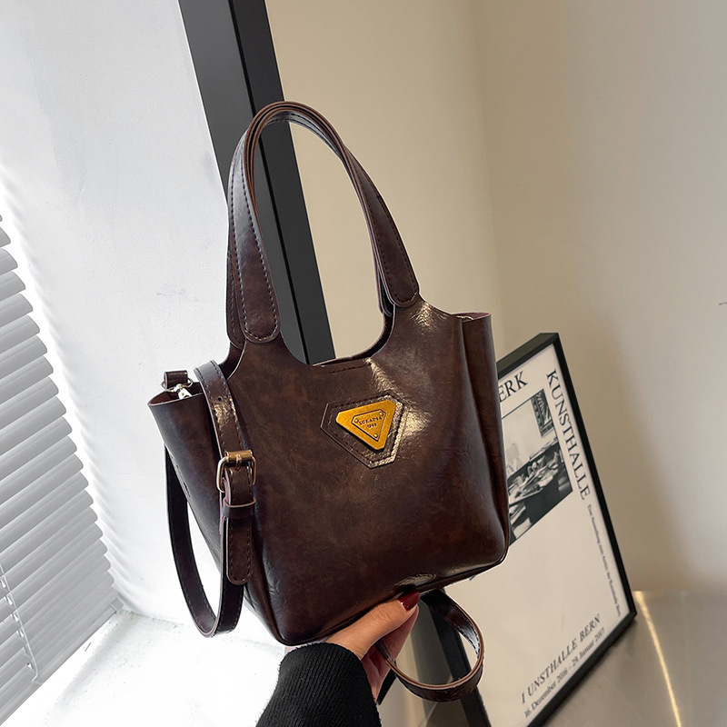 Bolso de cubo de mujer 2024 nuevo otoño invierno bolso retro de mano de viaje versátil bolso de hombro de mujer bolso de cubo de mujer