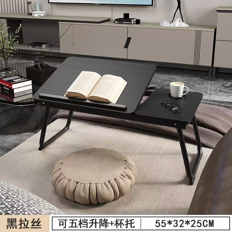 ベッドの上のノートパソコンの机は折りたたみができます。|undefined