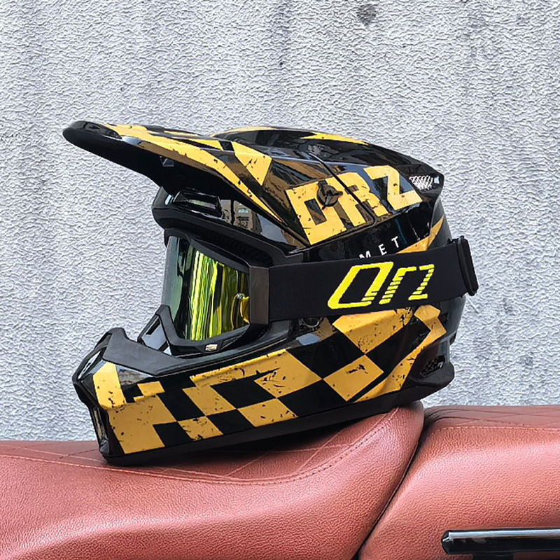 Casco todoterreno Casco de coche eléctrico Casco de rally para hombres y mujeres Casco de batería de descenso de velocidad de bicicleta de montaña Casco completo ORZ