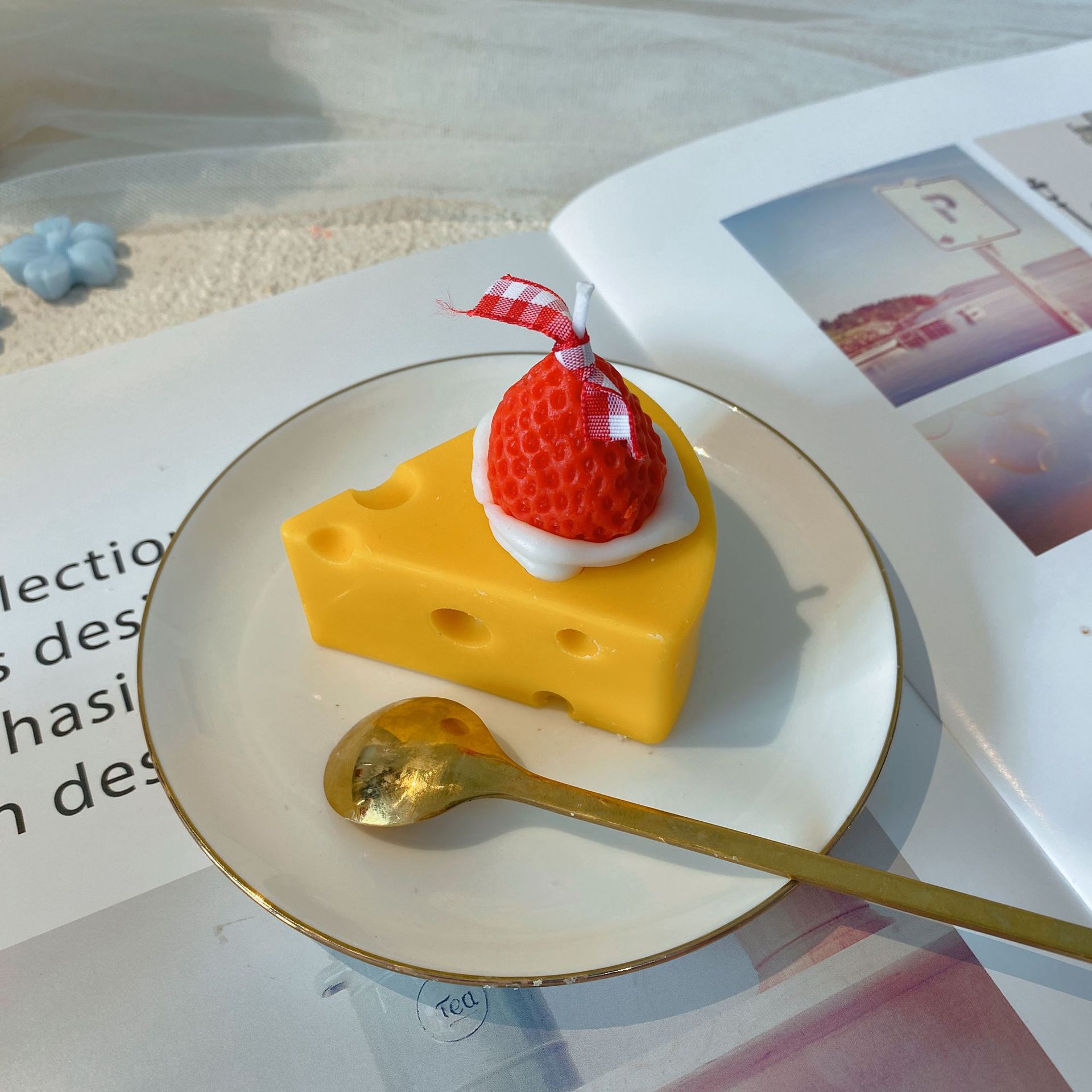 Aromatherapy Candle Strawberry Cake Scented Gift For Holiday_voghion.com