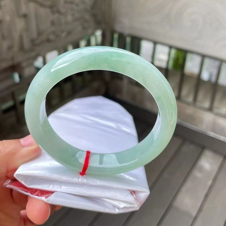 Vòng tay ngọc bích nữ cao cấp màu xanh lục nhạt băng – có giấy chứng nhận chi tiết 34