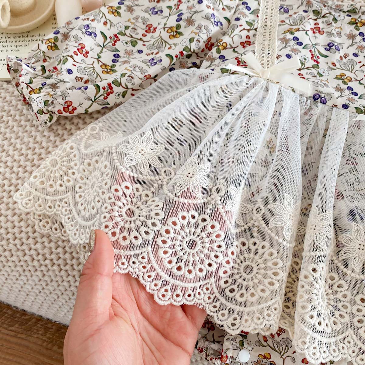 INS bebé niña Primavera y otoño de manga larga funda bebé de moda floral encaje malla mameluco recién nacido mameluco