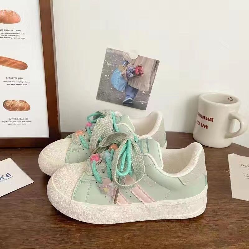 2024 otoño nueva marea nacional original nicho no choque cabeza de concha zapatos blancos de mujer retro puerto zapatos chic