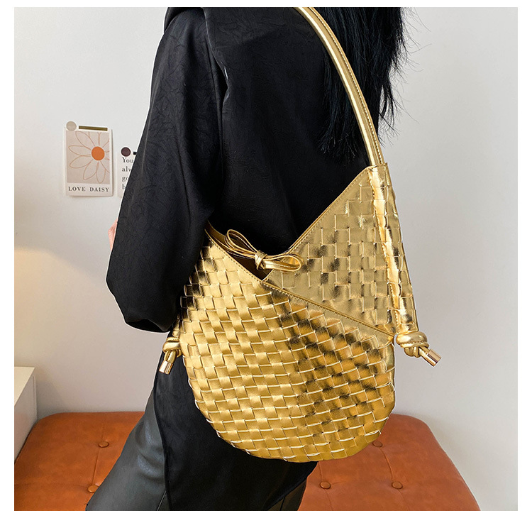 Women's Medium Pu Leather Solid Color Basic Vintage Style Weave Open Underarm Bag display picture 13