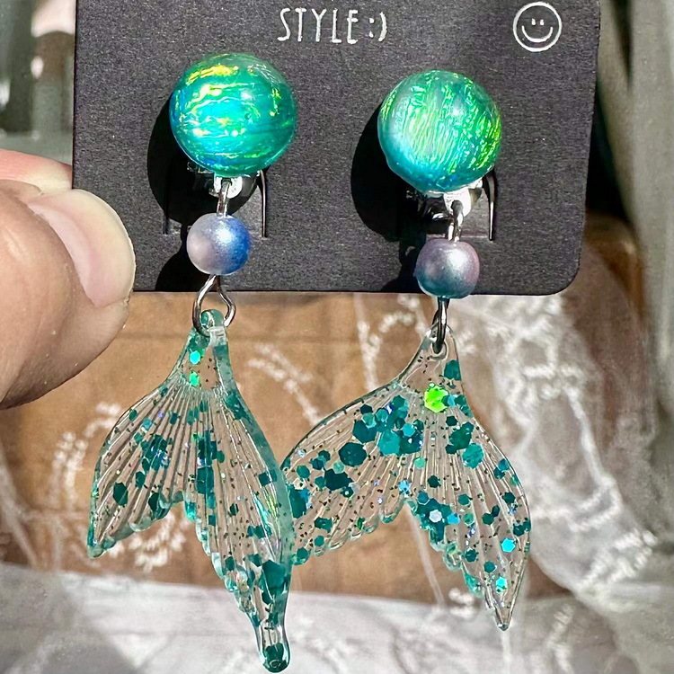 심해 청록색 피쉬테일 이어 클립 한 쌍