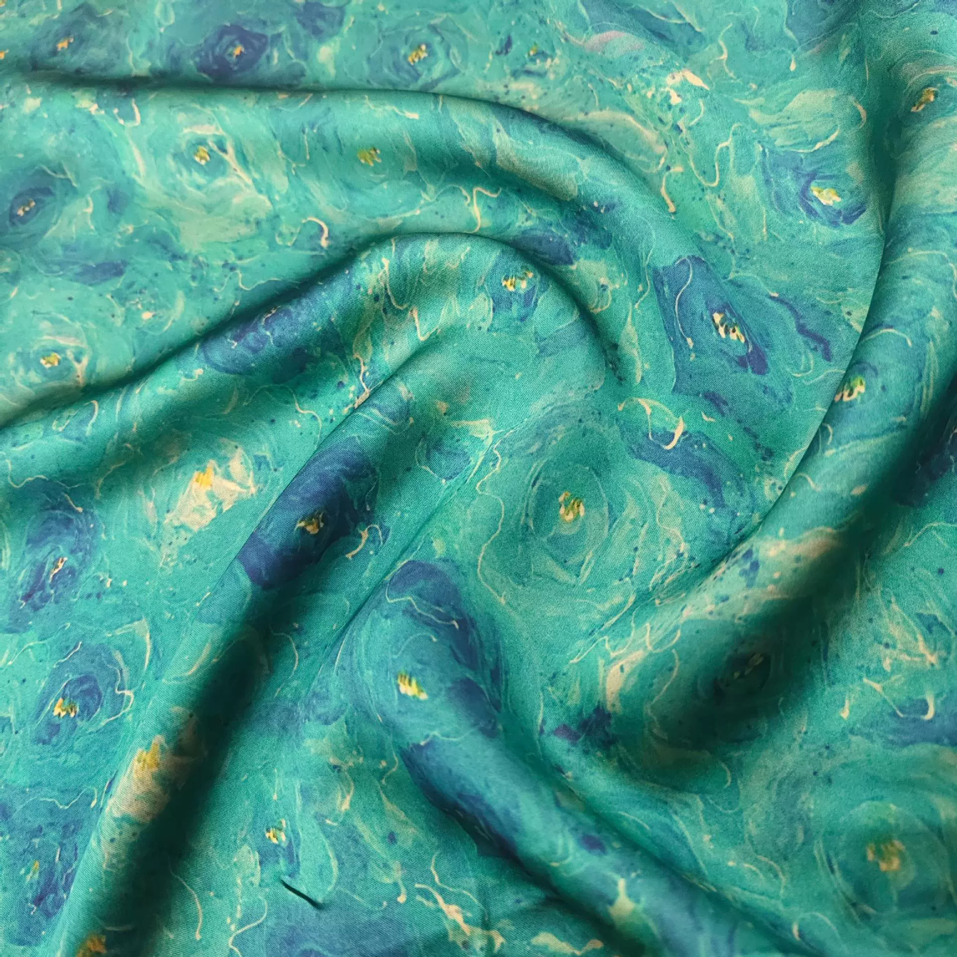 新中式全人丝皮子缎红云纱垂感面料 汉服外套设计师合作款